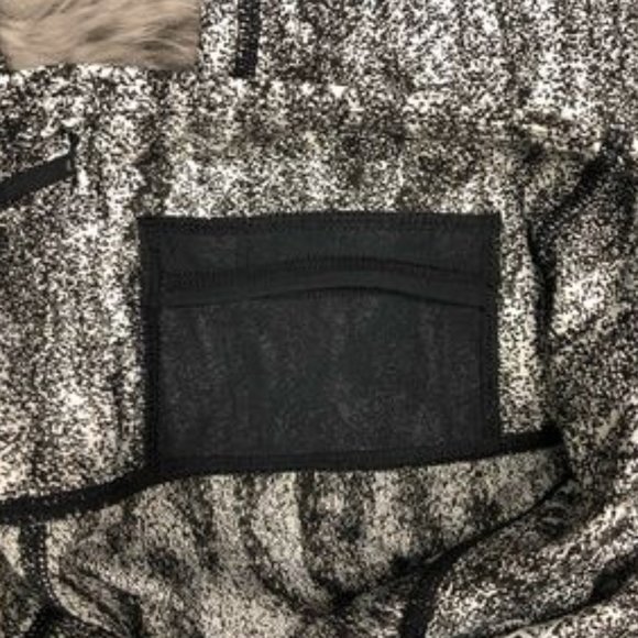 Kirkland | Women's Active Tight | Black and White | Medium - Picture 4 of 4